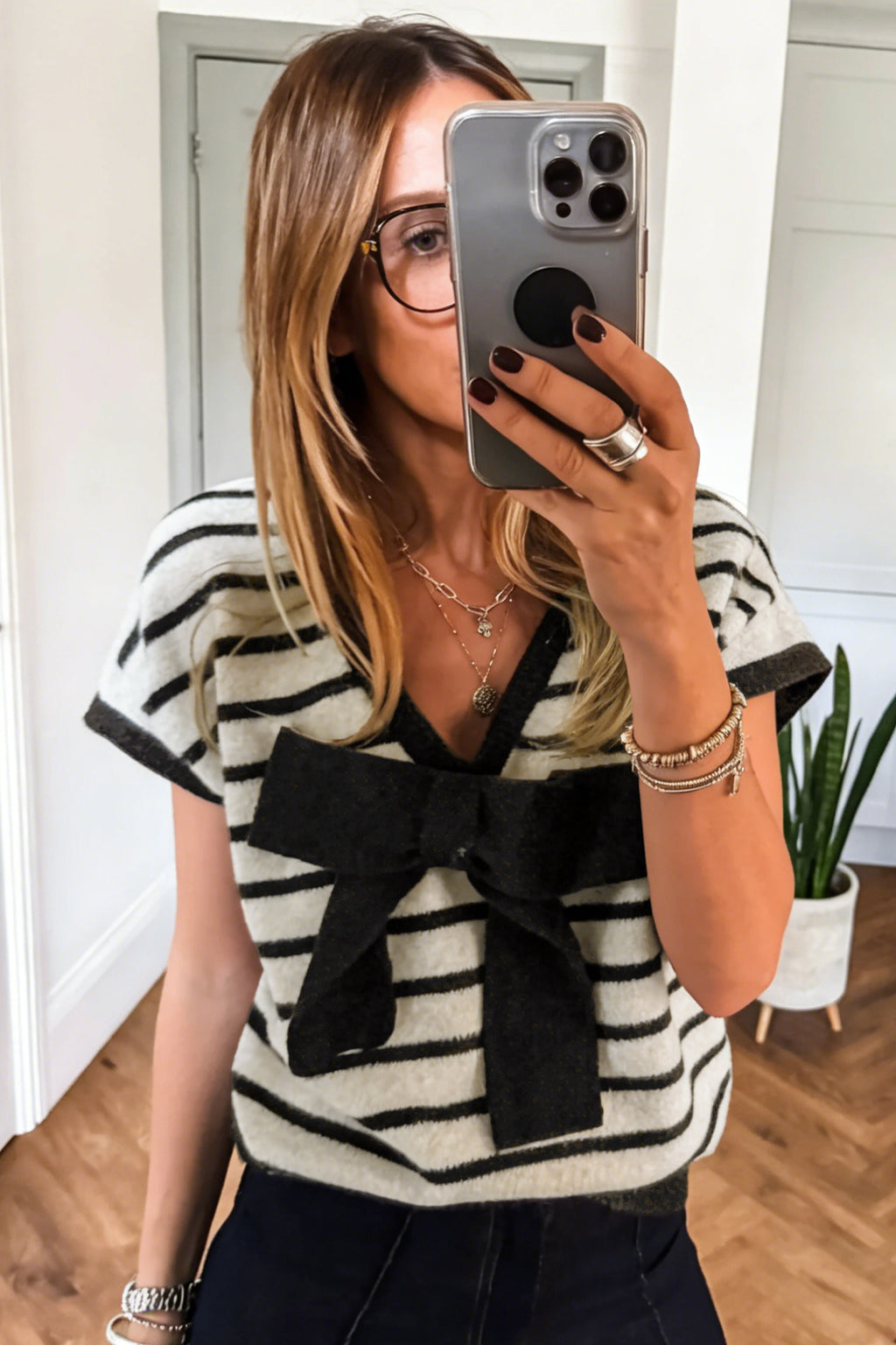 Black Stripe Bow Applique Short Sleeve Sweater